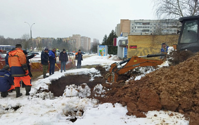 Ведем ремонт канализационной линии в районе Ленина, 184а